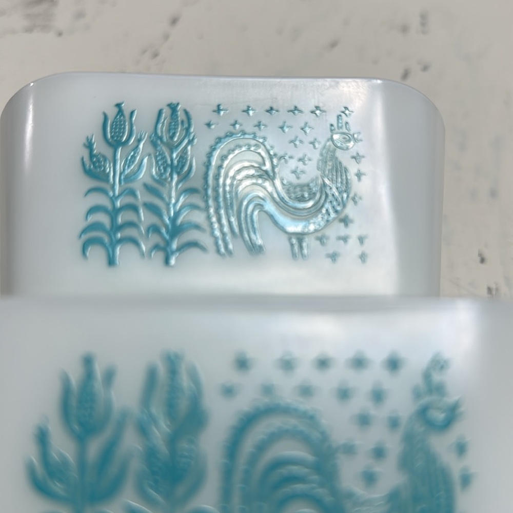 Vintage Pyrex 501 Amish Butterprint Rooster Fridge Set of 2 Pieces 1 Lid - Picture 4 of 13